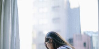 How to Deal with Loneliness, According to Mental Health Experts