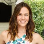 Jennifer Garner Making Cinnamon Apple Muffins Is the Wholesome Content Your Day Needs