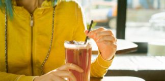 Here's What's Wrong with the 'Healthy Coke' TikTok Trend, According to Nutritionists