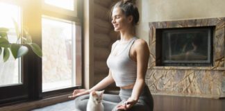 8 Free Yoga Flows That Are Perfect for Your Living Room